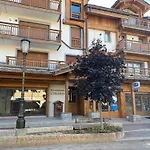 Luxueux Appartement A Courchevel Village, 6 Chambres, Skis Aux Pieds, Parking, Prestations Incluses. - Fr-1-562-60