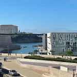Ma Fenetre Sur Le Vieux Port!