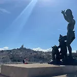 Ma Fenetre Sur Le Vieux Port!