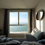 Amazing Cosy Studio With Ocean View & Pool