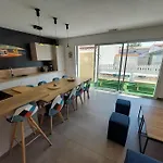 Maison Climatisee Avec Piscine Pour 10 Personnes, Plage Et Centre Ville A Pied !
