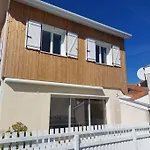 Maison Climatisee Avec Piscine Pour 10 Personnes, Plage Et Centre Ville A Pied !