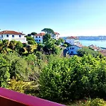 Villa Familiale Renovee Avec Une Vue Incomparable Sur La Baie
