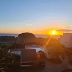 Magnifique Vue Mer Pour Ce T2 Avec Piscine