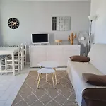 Magnifique Vue Mer Pour Ce T2 Avec Piscine