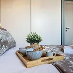 Le Royal Yourhosthelper