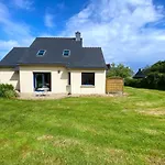 Carantec Family Home With Garden 8 People