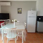 Acces Direct Plage Pour Ce T2 Climatise Dans Residence Avec Parking - 4Scyp21