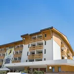 Appartement Renove 2 Chambres Avec Balcon Et Parking, Au Pied Du Telepherique De Rochebrune A Megeve - Fr-1-453-81