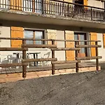 Appartement 2 Chambres Pres Des Pistes Avec Terrasse Et Garage A La Clusaz - Fr-1-459-51