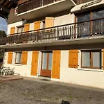 Appartement 2 Chambres Pres Des Pistes Avec Terrasse Et Garage A La Clusaz - Fr-1-459-51