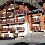 Duplex 4 Pieces Avec Garage Et Balcon, Centre Village De La Clusaz, Proche Commodites Et Pistes Ski - Fr-1-459-174