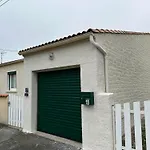 Villa Iska - 6Velos-Calme-Piscine-Moderne-Centre-Port-Plages