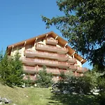 Appartement 4 Pieces Pour 8 Personnes A Meribel, Proche Des Pistes Et Commerces, Parking Inclus - Fr-1-411-954