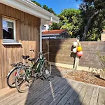 La Cabane De L'Estran Au Bord De Mer