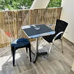 Studio Rock Wood