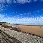 En Plein Coeur D'Arromanches - Cote Digue