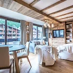 Appartement De Caractere Haut De Gamme Au Centre De Val-D'Isere, Proche Des Pistes - Fr-1-694-184