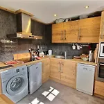 Cosy Apartment With Fireplace Close To The Slopes