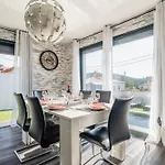 Villa Moderne Avec Piscine Privee Et Espace Exterieur A Le Rove