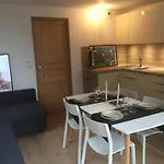 Meribel 2 Pieces Avec Cabine, Centre, Proche Commerce Et Pistes Avec Parking Et Wifi Etat Neuf