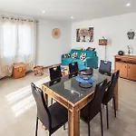 1 Bedroom Stunning Apartment In Narbonne
