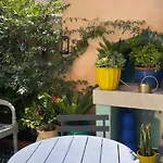 Petit Patio - 2 Chambres - Centre Ville - Climatisation