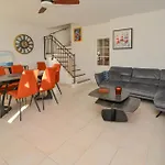 Beautiful Home In Aigues-Mortes With Kitchen