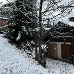 Chalet A Meribel: 5 Pieces, 8-10 Pers, Proche Remontees, Pistes Et Commerces, Parking Inclus - Fr-1-180-188