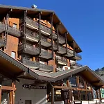 Appartement 2 Pieces + Coin Montagne, Balcon Sud, Au Centre Du Village - Fr-1-458-139