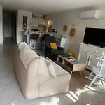 Spacieux Appartement, Grande Terrasse, Acces Plage