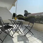Terrasse De La Tour Du Port