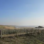 Maisonnette Avec Piscine Et Animaux Admis Proche Plage A Erdeven - Fr-1-479-170