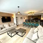 Les Chalets A11 Meribel, Spacious Family Duplex, 100M From Ski Lift Les Chalets