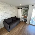 Joli Studio Une Piece Entierement Renove Et Equipe Classe 2 Etoiles