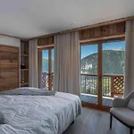 Courchevel 1850: Triplex Luxe, 5 Ch, Sauna, Parking - Fr-1-564-120