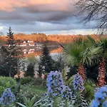 Vue Mer Petite Plage En Bas Du Jardin