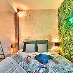 Jungle Rochelaise - Hypercentre - Entierement Renovee- Tv 4K - Fibre - Quartier Porte Royale