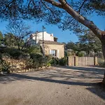 Slpendid Villa With Heated Pool And Jacuzzi For 12 People In Saint-Chamas