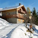 Chalet Familial 10 Pieces A Meribel, Proche Des Pistes, Avec Cheminee Et Terrasse, 12 Personnes - Fr-1-180-625