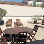 Abys Logement Avec Grande Terrasse