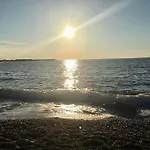 Flat Air Conditioning 4 People Near Stadium Beach