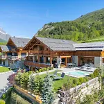 Chalet Luxe Piscine Et Spa 18 Personnes Serrechevalierholidays