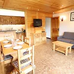 Appartement Cosy Pres Du Centre Et Des Pistes Avec Balcon, Parking, 6 Couchages - Fr-1-623-305