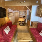 Appartement Familial A Meribel Pres Des Pistes, 3 Chambres, Casier A Skis, Non-Fumeur - Fr-1-355-265