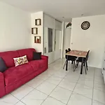 La Cyprienne Rez De Chaussee Avec Terrasse , Clim , Proche Plage Et Marche