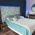 Mini Villa Avec Vue Piscine, Jacuzzi, Sauna, Home-Cinema, Bureau, Salle De Sport Privatises