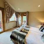 Chalet Mary - Central Morzine With Hot Tub & Sauna