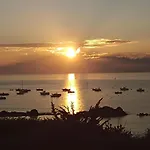 Lovely Apartment In A Prime Location With Direct Access To The Beach Mesquer