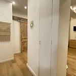 1Br With Bathtub In City Center Close Opera